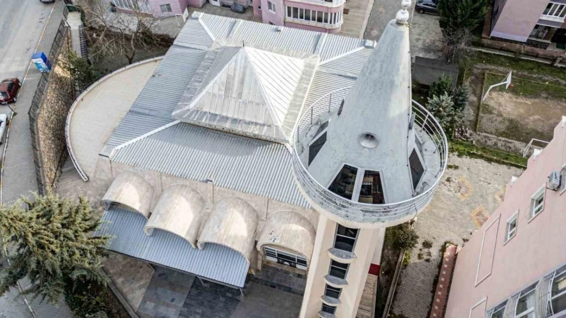 Tokat'ta uzay mekiği minareli cami dikkat çekiyor