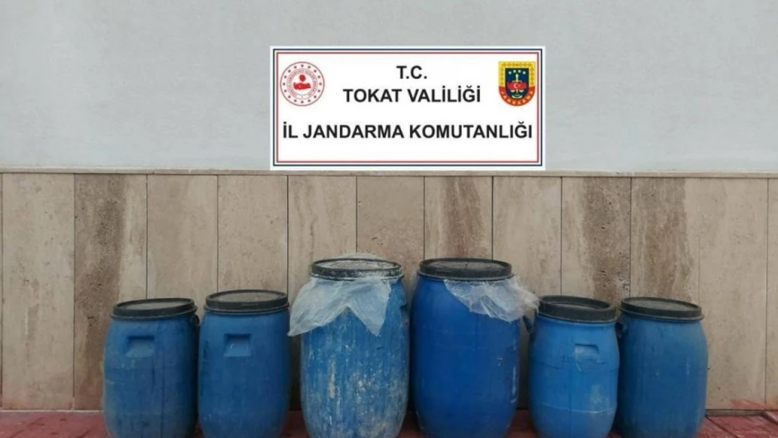 Tokat'ta yılbaşı öncesi 686 litre sahte alkol ele geçirildi