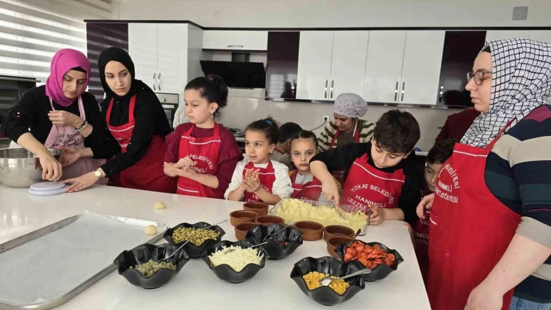 Tokatlı anneler, bu sefer çocuklarının el becerileri için mutfağa girdi