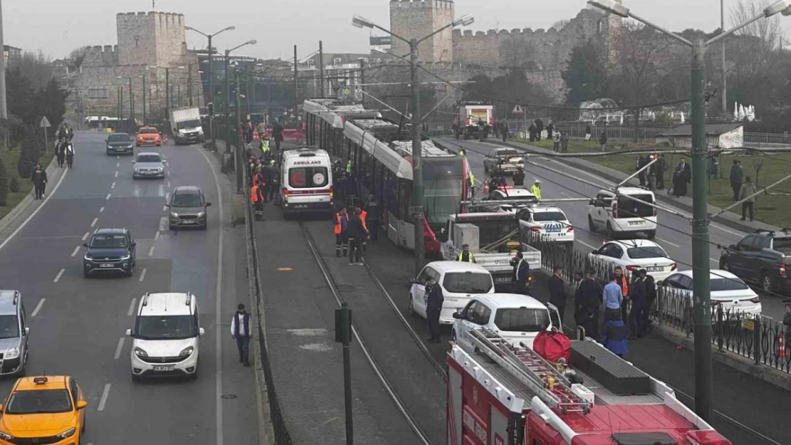 Topkapı'da feci kaza: Tramvayın altında kalan şahıs hayatını kaybetti