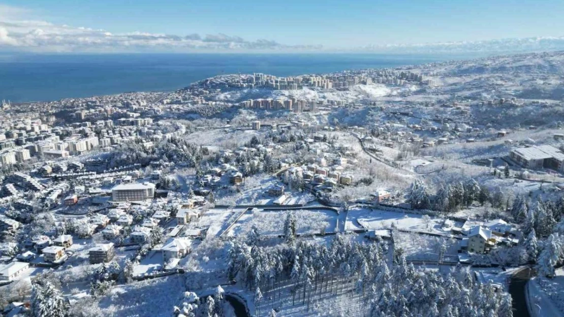 Trabzon'da kar hayatı olumsuz etkiliyor