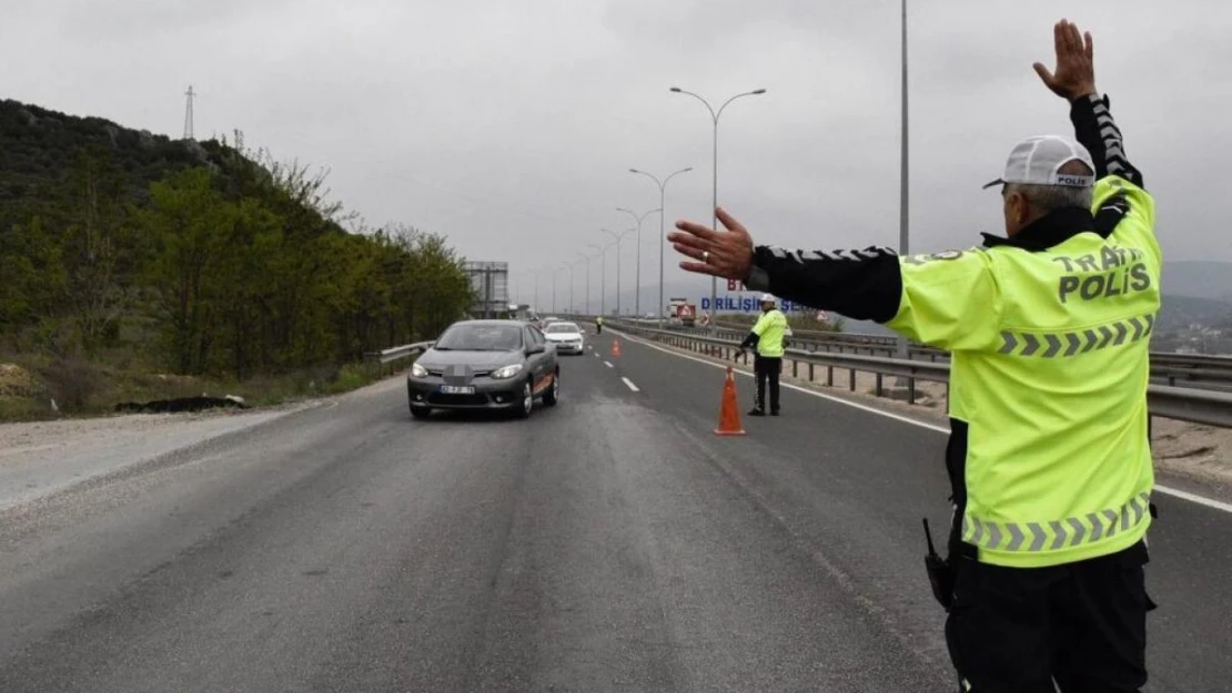 Trafik denetiminde 8 sürücüye idari para cezası yazıldı