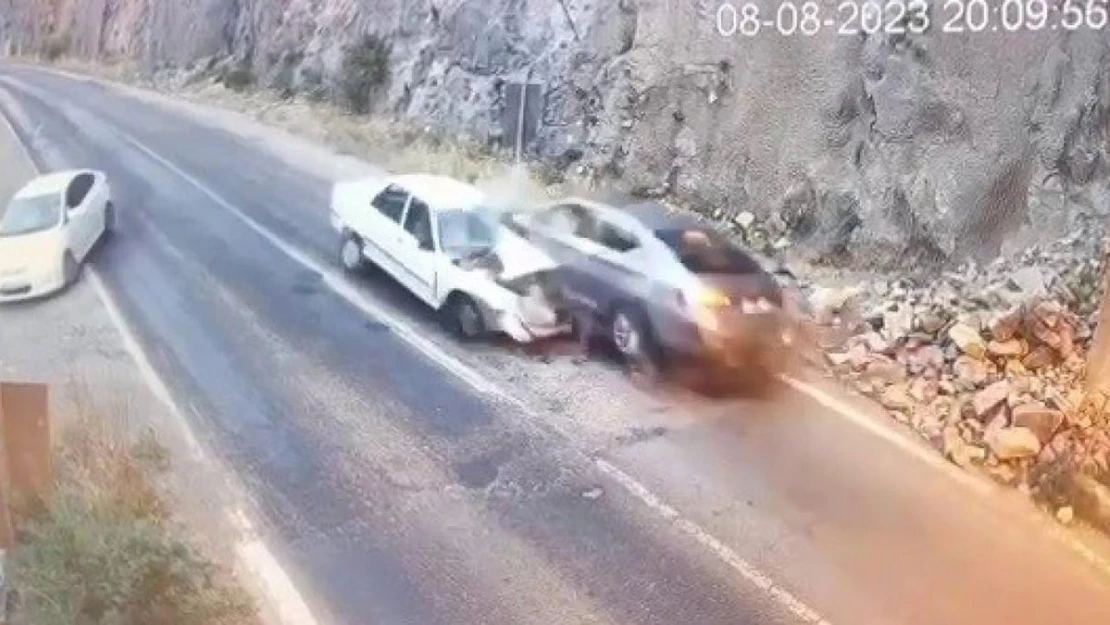 Trafik kazası güvenlik kamerasına yansıdı