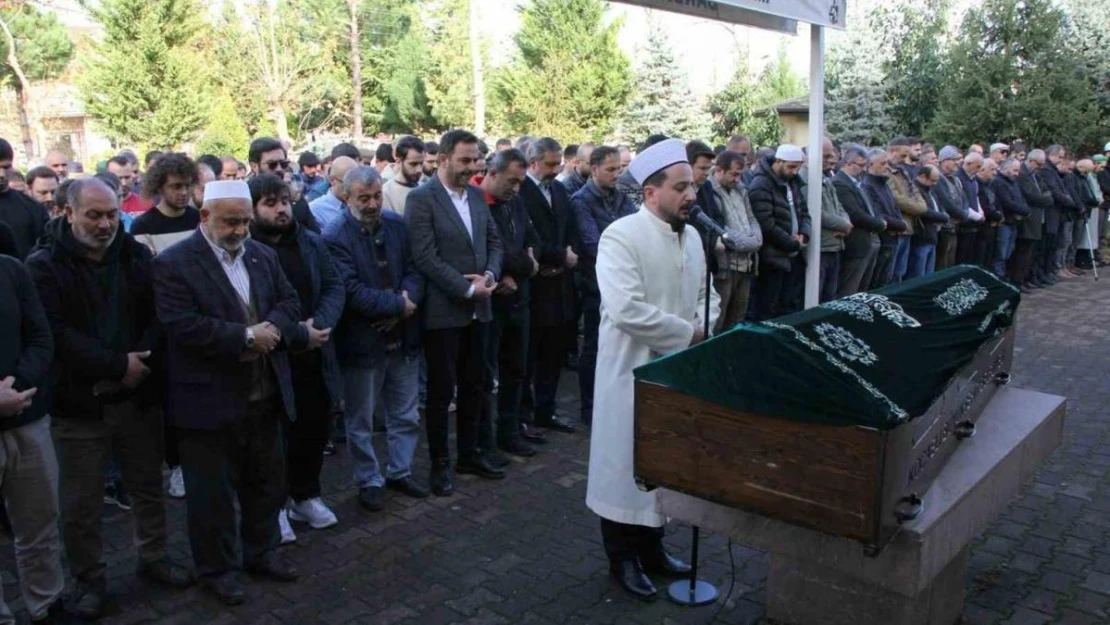 Trafik kazasında ölen genç, son yolculuğuna uğurlandı