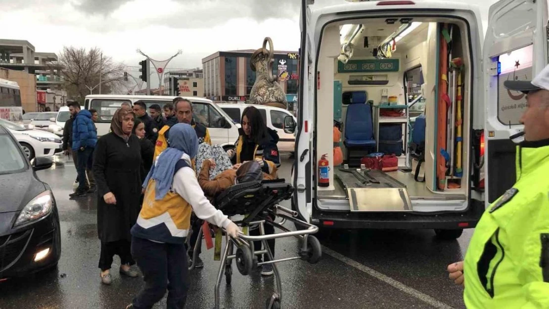 Trafikte tartıştığı kadın sürücüyü darp eden kişi vatandaşlar tarafından linç edilmek istendi