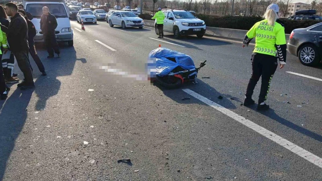 Traktöre çarpan motosiklet sürücüsü hayatını kaybetti