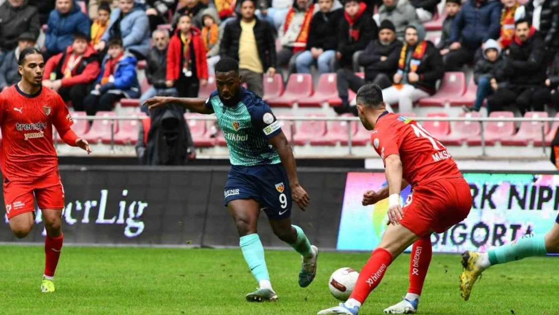 Trednyol Süper Lig: Kayserispor: 1 - Hatayspor: 1 (İlk yarı)