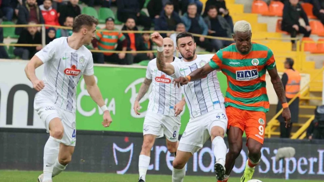 Trendyol Süper Lig: Alanyaspor: 0  - Rizespor: 0 (İlk yarı)