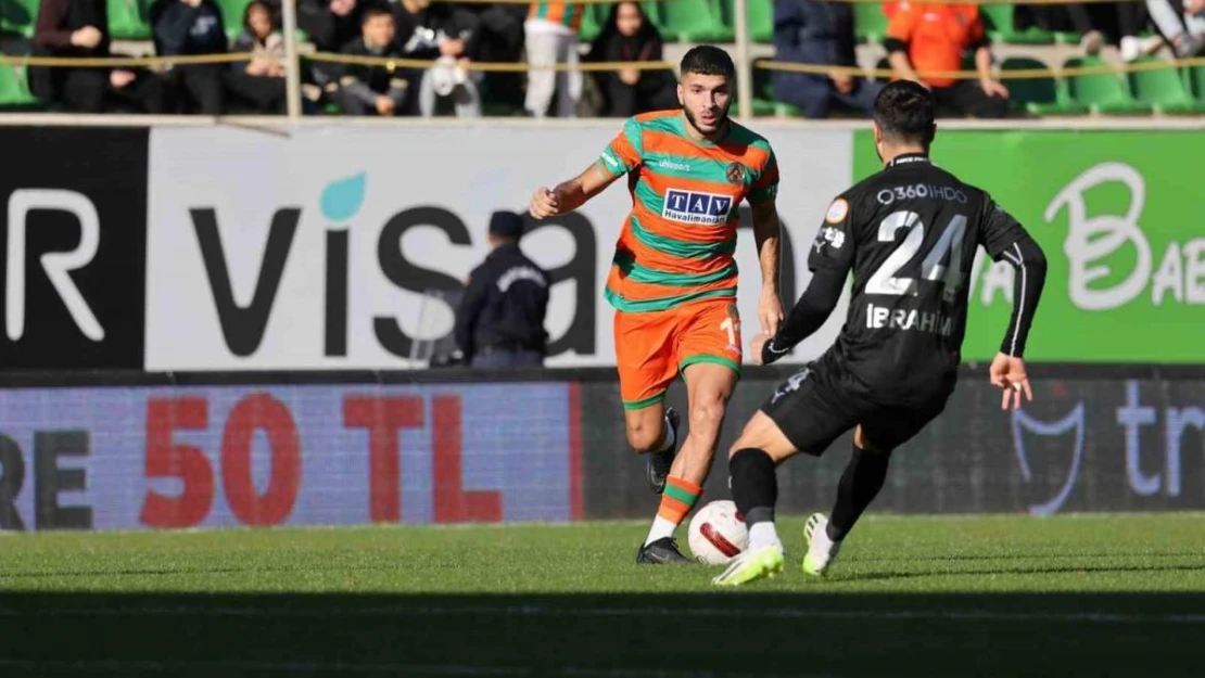 Trendyol Süper Lig: Alanyaspor: 0 - Pendikspor: 0 (İlk yarı)