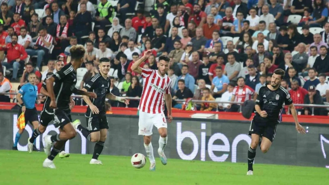 Trendyol Süper Lig: Antalyaspor: 0 - Beşiktaş: 1 (İlk yarı)