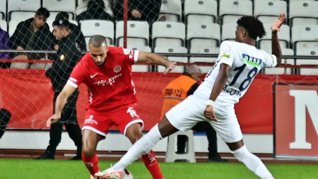 Trendyol Süper Lig: Antalyaspor: 0 - Kasımpaşa: 0 (İlk yarı)