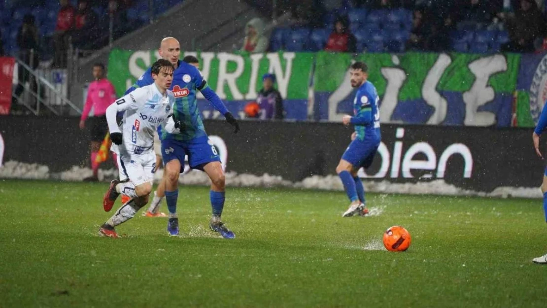 Trendyol Süper Lig: Çaykur Rizespor: 0 - Adana Demirspor: 0 (İlk yarı)