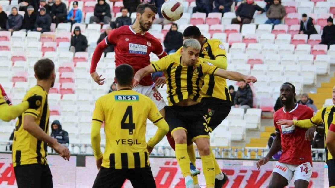 Trendyol Süper Lig: E.Y. Sivasspor: 0 - İstanbulspor: 0 (İlk yarı)