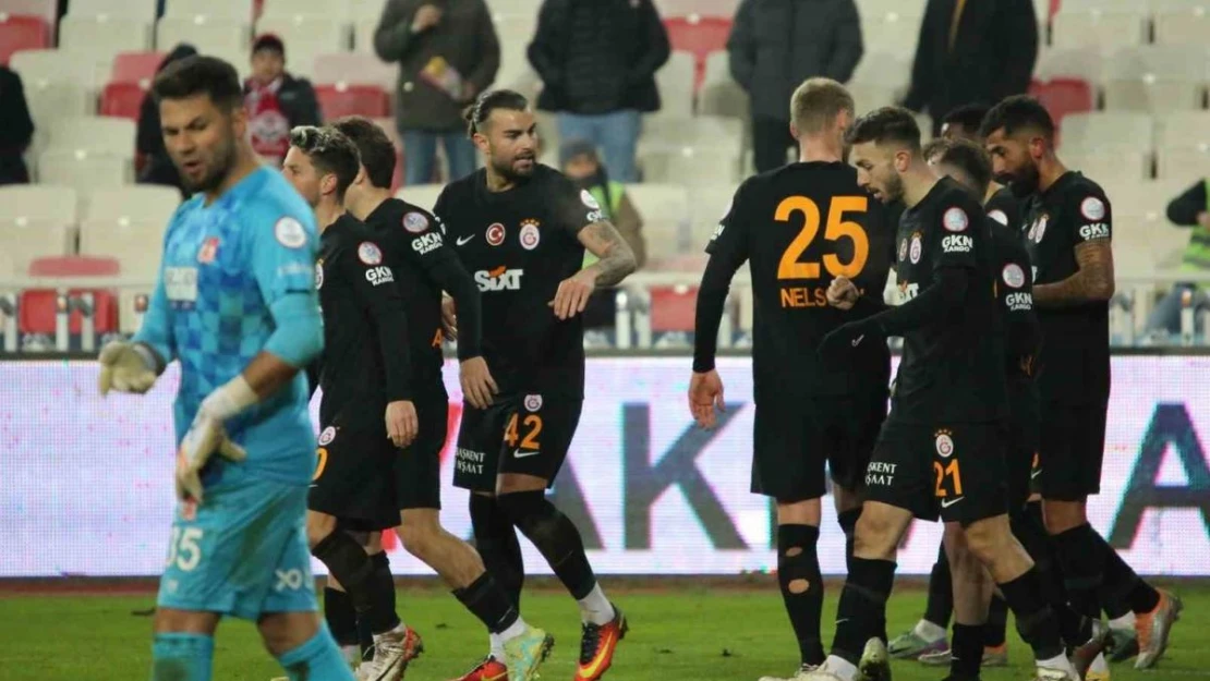 Trendyol Süper Lig: E.Y. Sivasspor: 0 - Galatasaray: 1 (İlk yarı)