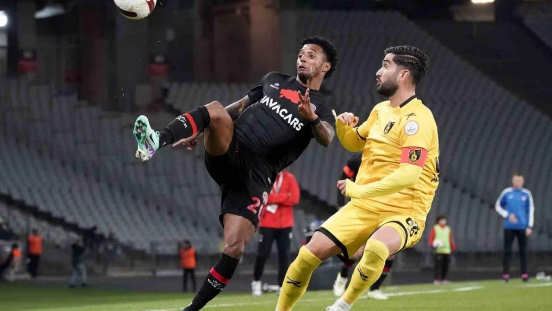 Trendyol Süper Lig: Fatih Karagümrük: 0 - İstanbulspor: 0 (Maç devam ediyor)