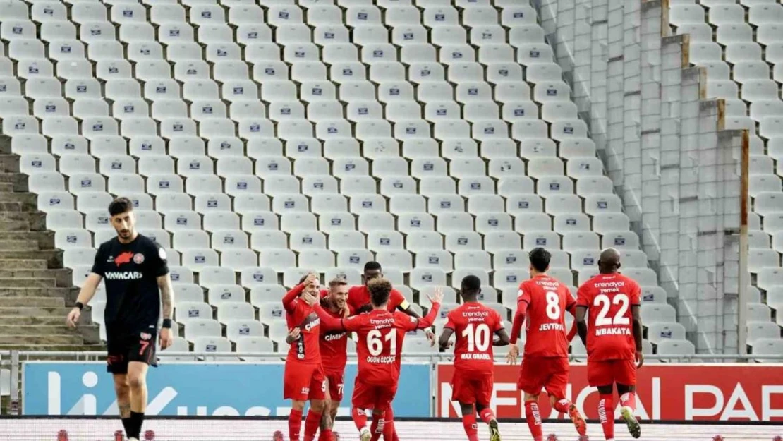 Trendyol Süper Lig: Fatih Karagümrük: 0 - Gaziantep FK: 1 (İlk yarı)