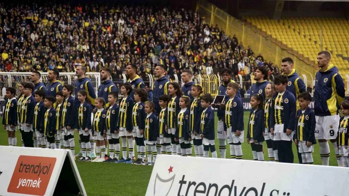 Trendyol Süper Lig: Fenerbahçe: 1 - Samsunspor: 0 (Maç devam ediyor)