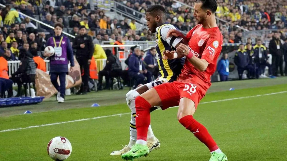 Trendyol Süper Lig: Fenerbahçe: 0 - Pendikspor: 1 (İlk yarı)