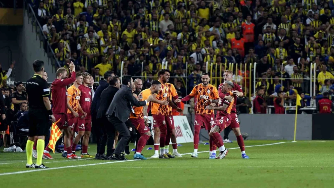 Trendyol Süper Lig: Fenerbahçe: 0-Galatasaray:(2 İLK YARI)