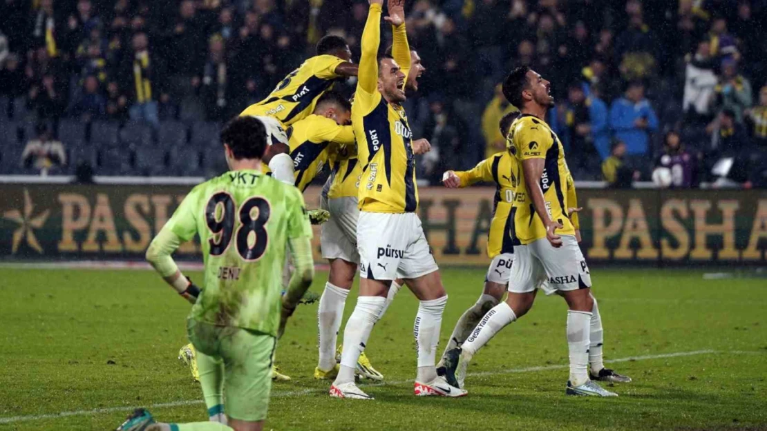 Trendyol Süper Lig: Fenerbahçe:3-Başakşehir:1