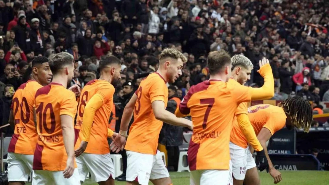 Trendyol Süper Lig: Galatasaray: 2 - Adana Demirspor: 1 (İlk yarı)