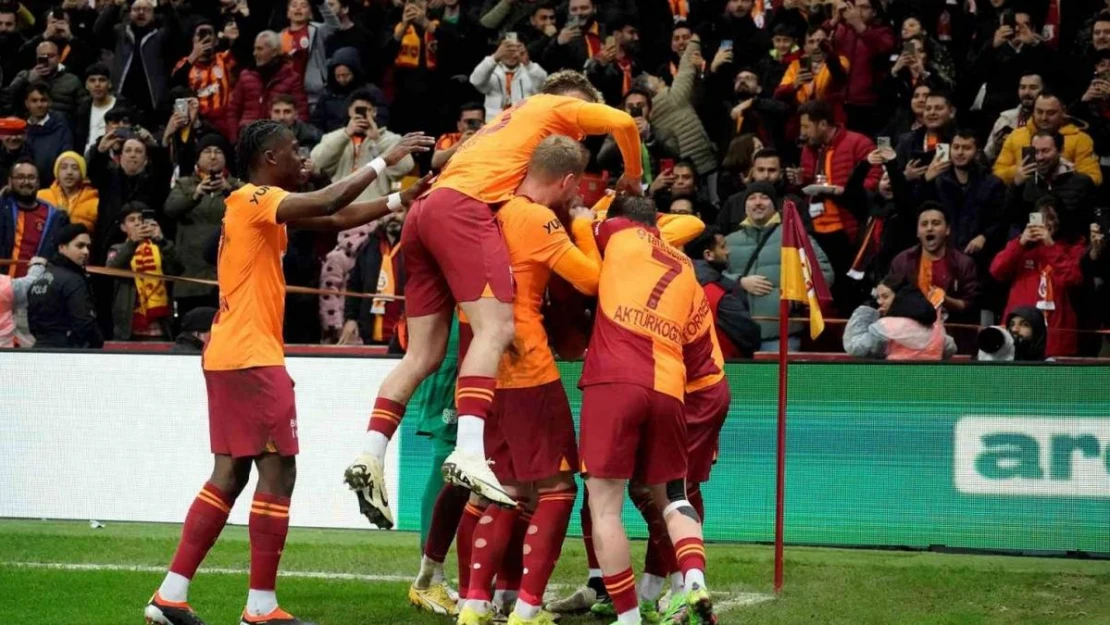 Trendyol Süper Lig: Galatasaray: 4 - Çaykur Rizespor: 1 (İlk yarı)