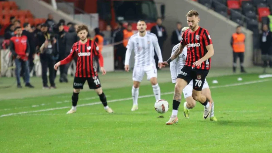 Trendyol Süper Lig: Gaziantep FK: 1 - Beşiktaş: 0 (İlk yarı)