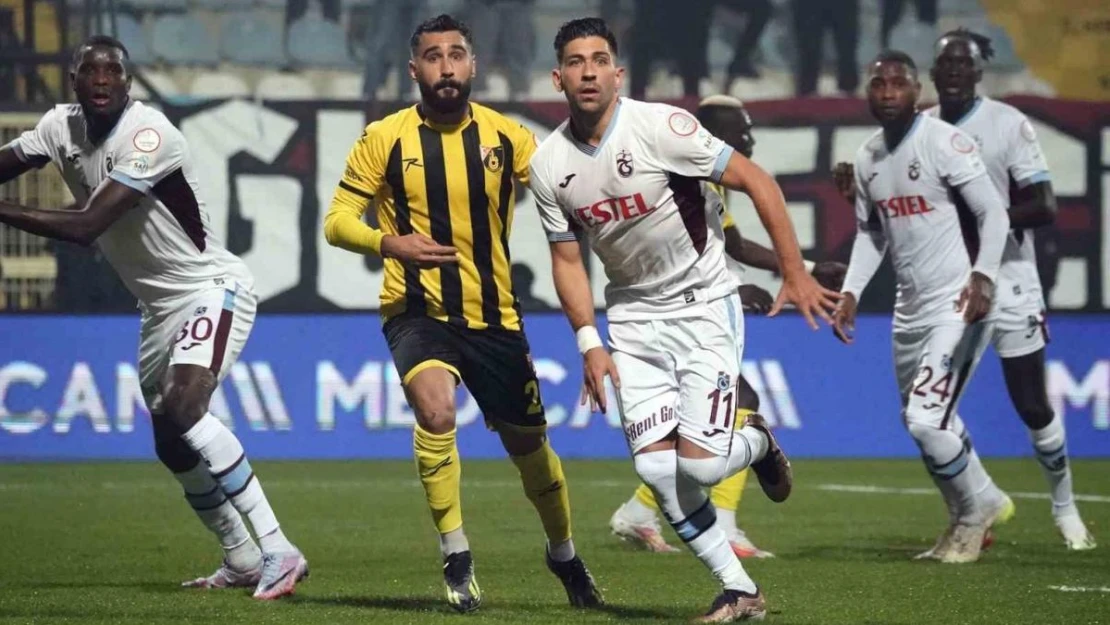 Trendyol Süper Lig: İstanbulspor: 1 - Trabzonspor: 1 (İlk yarı)