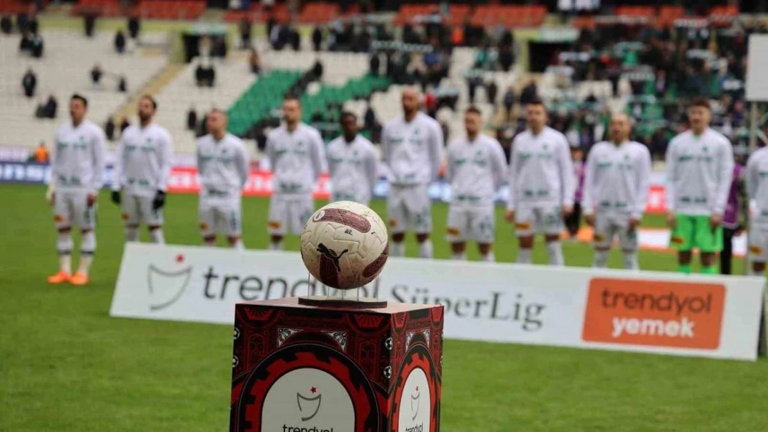 Trendyol Süper Lig: Konyaspor: 2 - RAMS Başakşehir: 0 (ilk yarı)