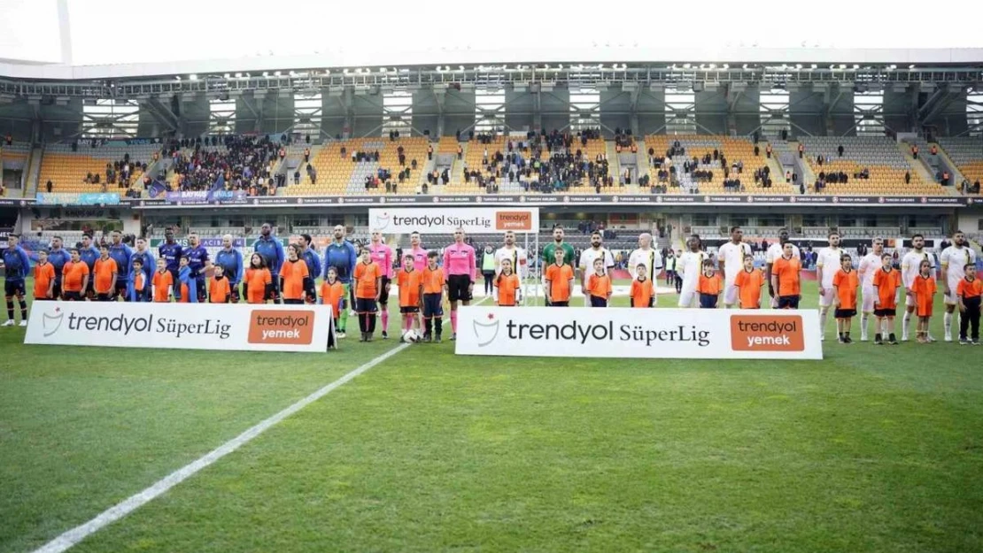 Trendyol Süper Lig: RAMS Başakşehir: 0 - İstanbulspor: 0 (Maç devam ediyor)