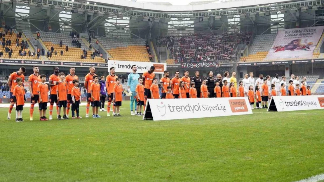 Trendyol Süper Lig: RAMS Başakşehir: 0 - Samsunspor: 0 (İlk yarı)