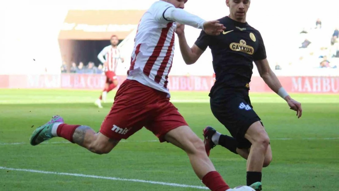 Trendyol Süper Lig: Sivasspor: 1 - Çaykur Rizespor: 0 (İlk yarı)