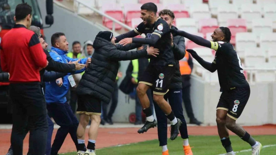 Trendyol Süper Lig: Sivasspor: 1 - Alanyaspor: 2 (Maç sonucu)