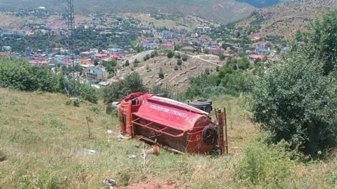 Tunceli Belediyesi aracı şarampole yuvarlandı: 3 yaralı