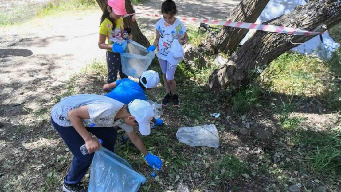 Tunceli'de 7'den 70'e çevre temizliği