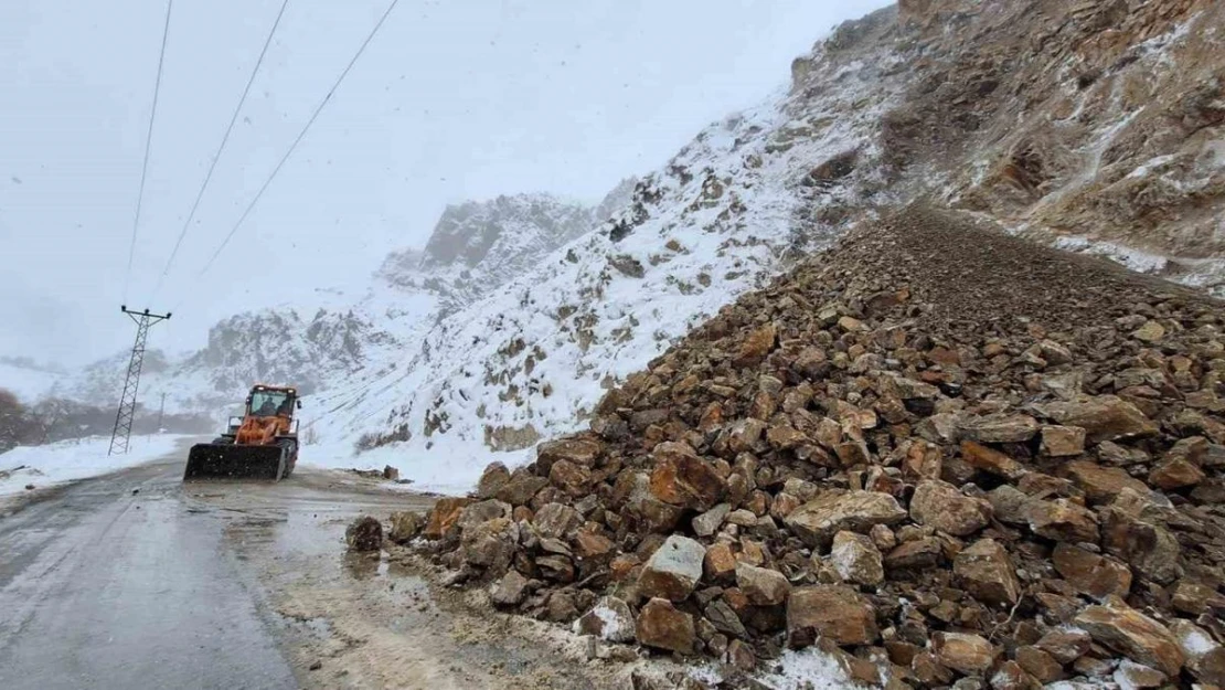 Tunceli'de heyelan