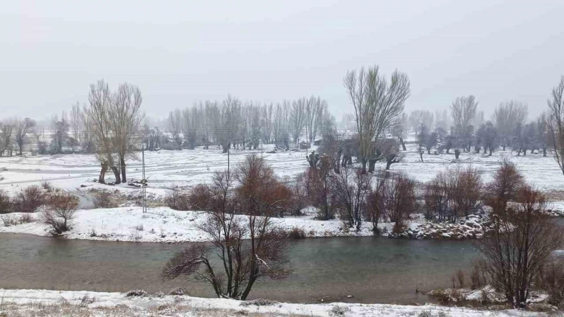 Tunceli'de kar ve sağanak yağış etkili oldu