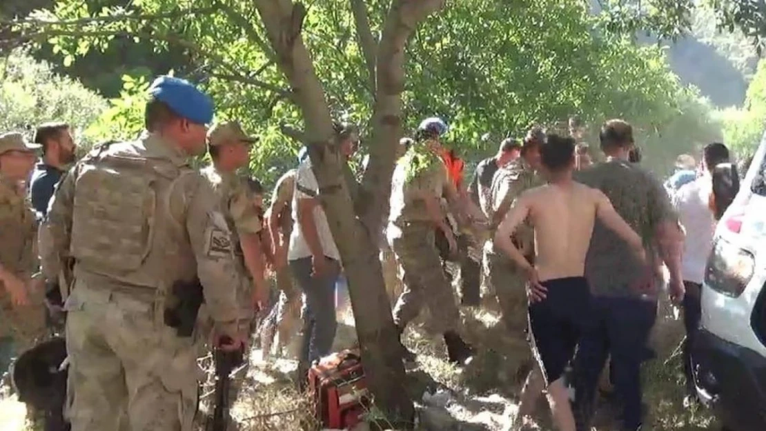 Tunceli'de serinlemek için çaya giren genç boğuldu