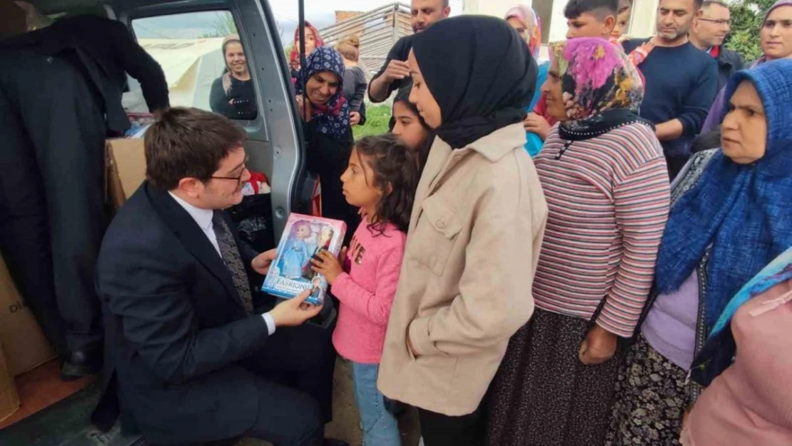 Tunceli'de vatandaşlardan, depremzede çocuklar için düzenlenen oyuncak kampanyasına destek