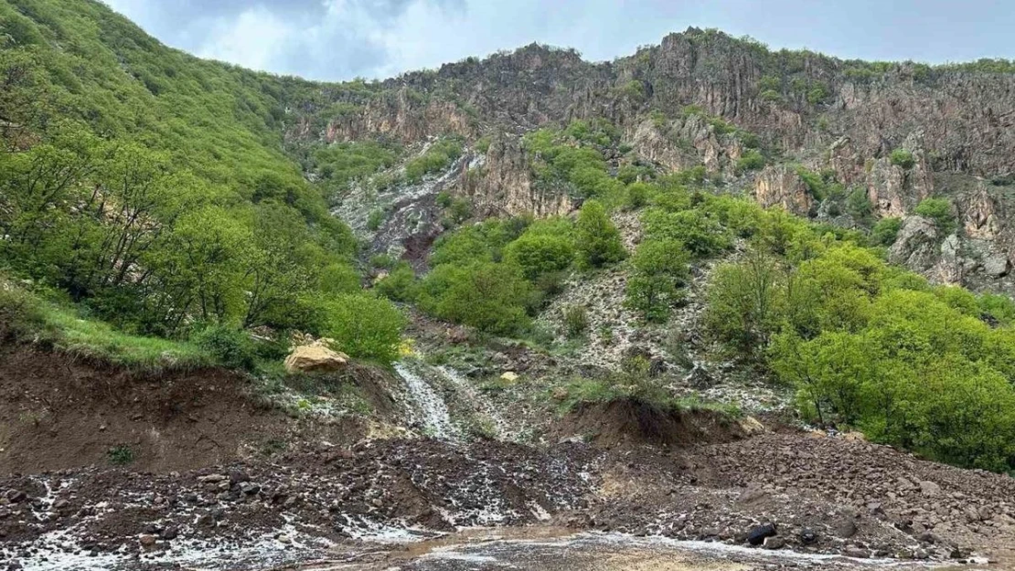 Tunceli'yi dolu ve sağanak vurdu