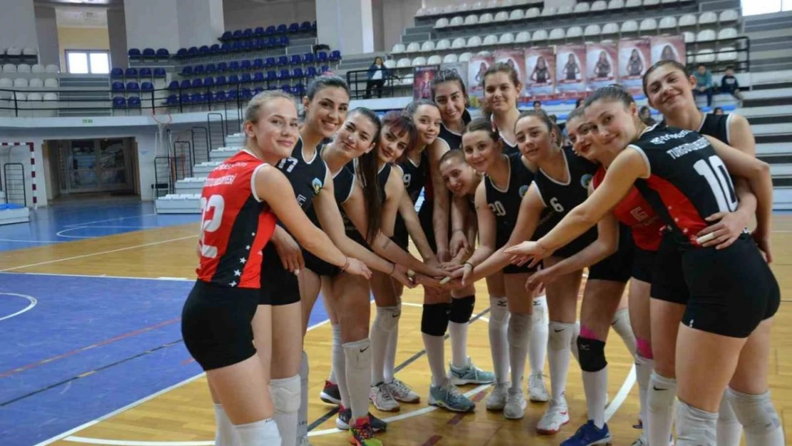 Turgutlu Belediyesi Kadın Voleybol Takımı sezonu galibiyetle noktaladı