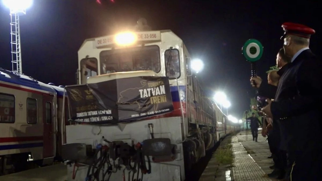 Turistik Tatvan Treni ikinci seferinde Tatvan'a ulaştı