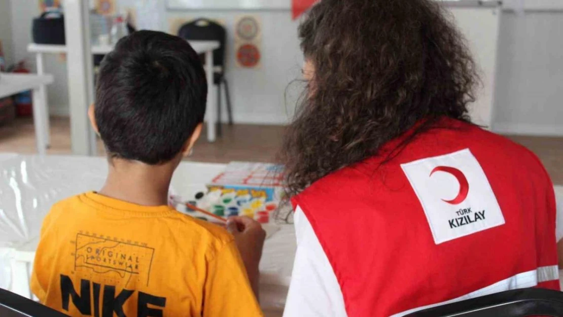 Türk Kızılay deprem bölgesinde 532 çocuğun yanında