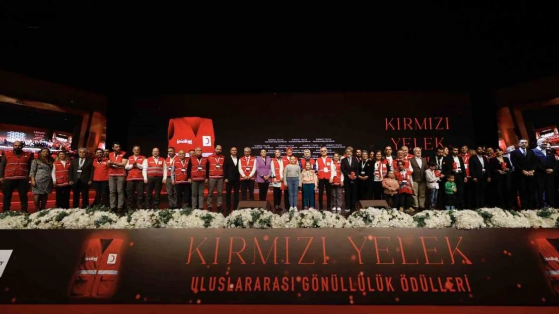 Türk Kızılay'ın 'Uluslararası Kırmızı Yelek Gönüllülük Ödülleri' verildi