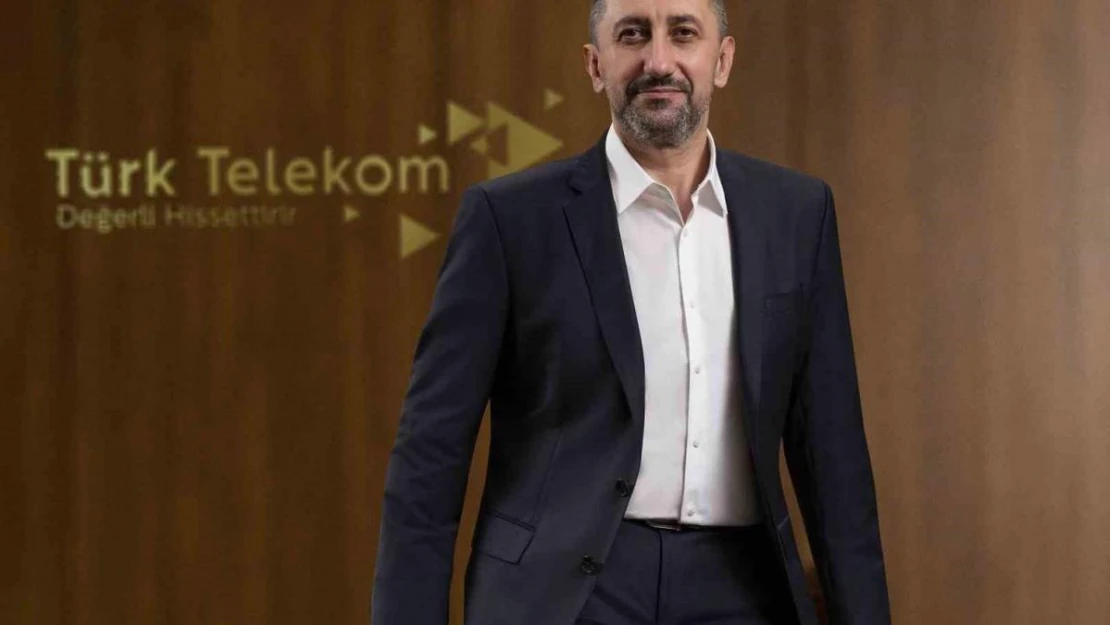 Türk Telekom'un 'Tablolar Konuşuyor Dijital Resim Sergisi' AKM'de açıldı