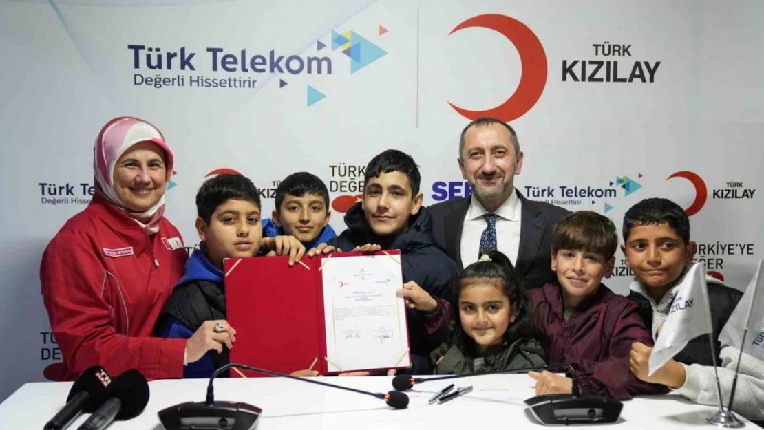 Türk Telekom ve Kızılay'dan deprem bölgesindeki öğrencilere eğitim ve teknoloji desteği