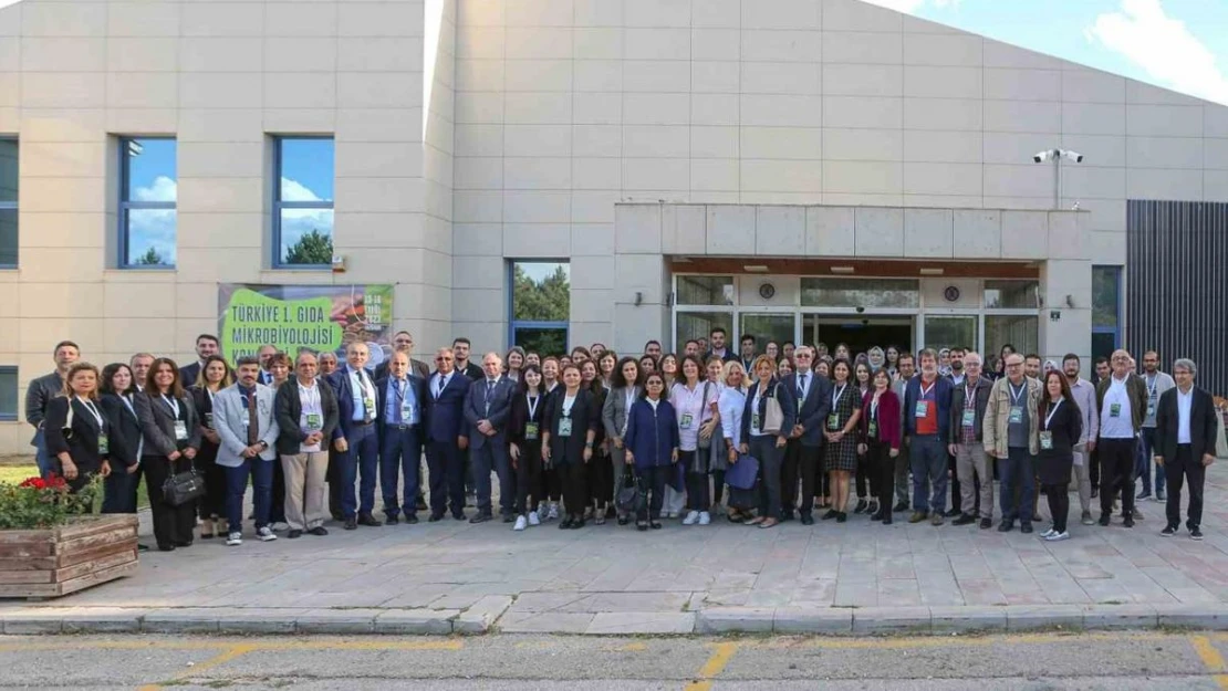 Türkiye 1. Gıda Mikrobiyolojisi Kongresi Atatürk Üniversitesi'nde devam ediyor