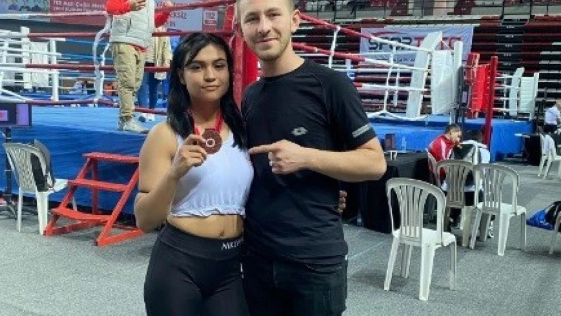 Türkiye Kickboks Şampiyonası'nda Ayşegül Arslanlı Özdemir'den bronz madalya