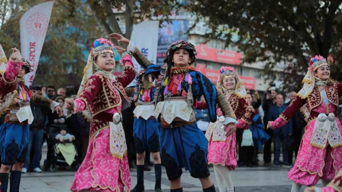 Türkiye'nin renkleri Denizli'de buluştu