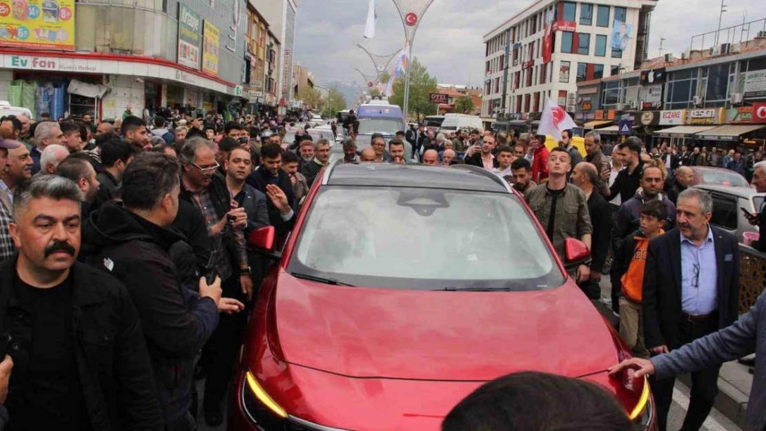 Türkiye'nin yerli otomobili TOGG Erzincan'da yoğun ilgi gördü